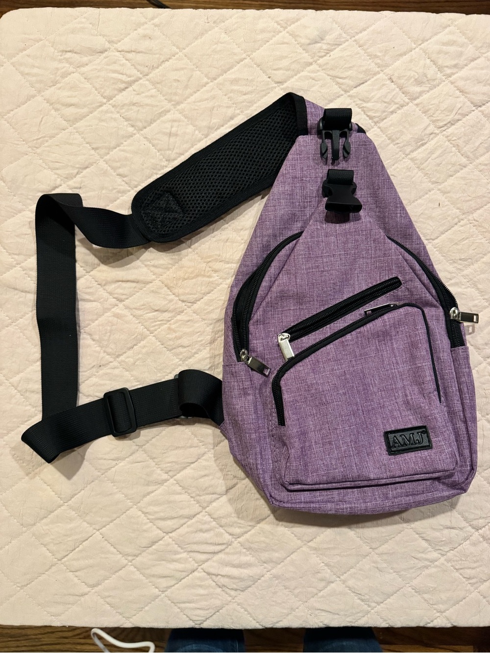AMJ Shoulder strap bag with charging port